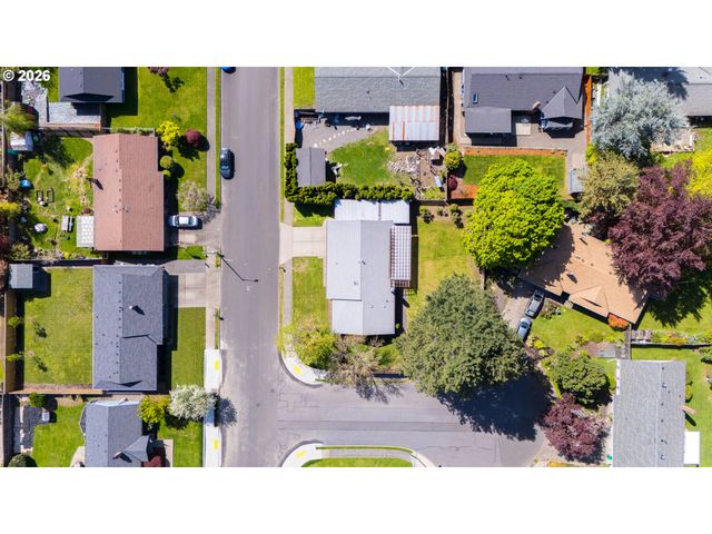 16085 Sw WESTWIND Dr, Beaverton, OR 97078