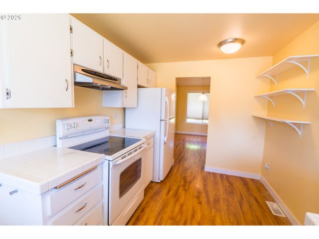 16085 Sw WESTWIND Dr, Beaverton, OR 97078