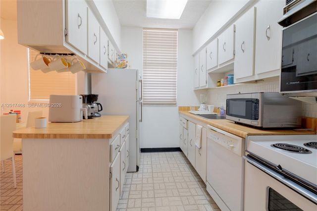 301 174th St L12, Sunny Isles Beach, FL 33160
