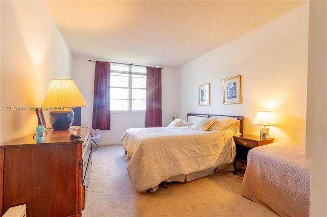 301 174th St L12, Sunny Isles Beach, FL 33160