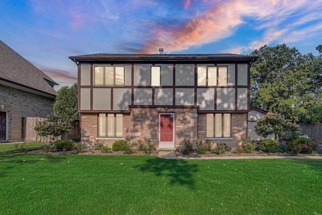23327 N Wildwood Lane, Deerfield, IL 60015