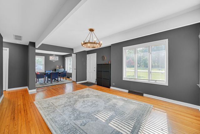 23327 N Wildwood Lane, Deerfield, IL 60015