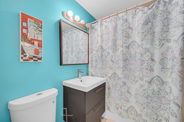 23327 N Wildwood Lane, Deerfield, IL 60015