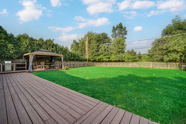 23327 N Wildwood Lane, Deerfield, IL 60015