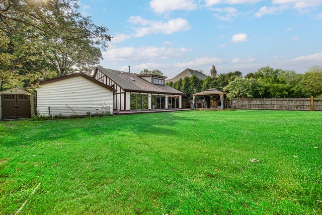 23327 N Wildwood Lane, Deerfield, IL 60015