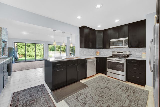 23327 N Wildwood Lane, Deerfield, IL 60015