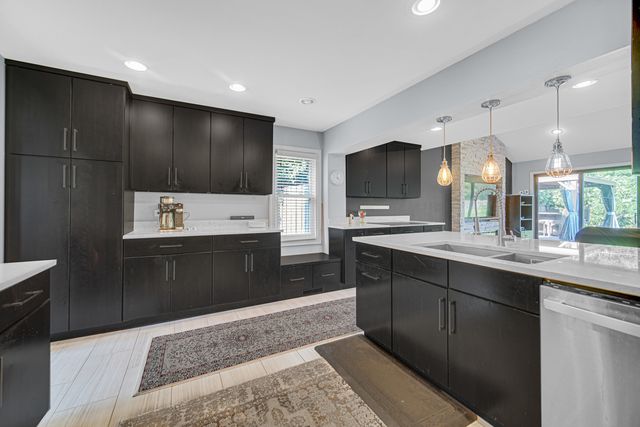 23327 N Wildwood Lane, Deerfield, IL 60015