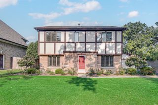 23327 N Wildwood Lane, Deerfield, IL 60015