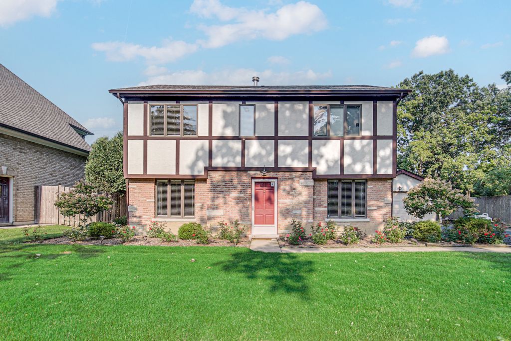 23327 N Wildwood Lane, Deerfield, IL 60015
