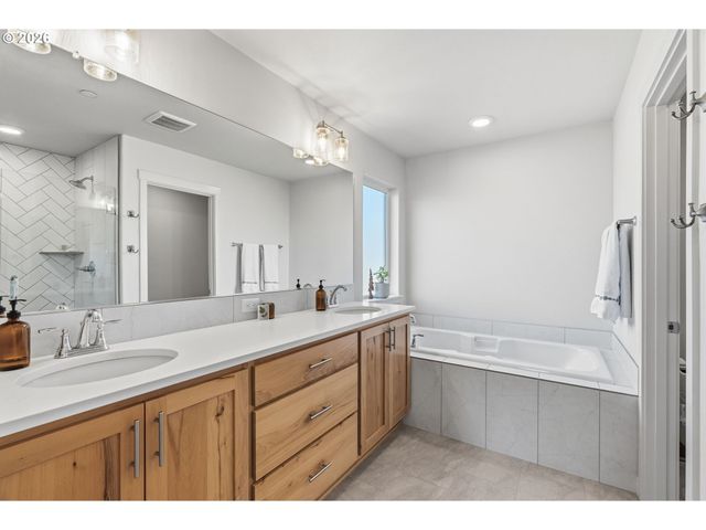 134 E JOYCE Ct, La Center, WA 98629