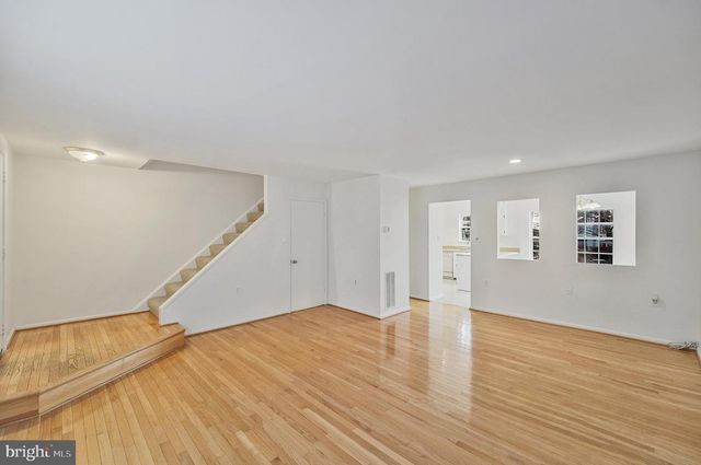 10256 QUIET POND TER, Burke, VA 22015