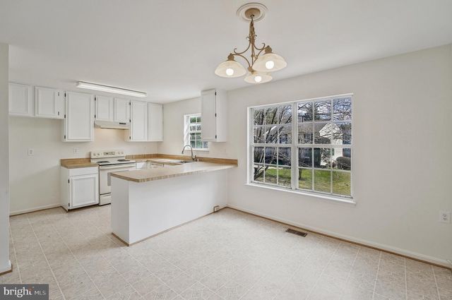 10256 QUIET POND TER, Burke, VA 22015