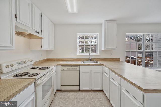 10256 QUIET POND TER, Burke, VA 22015