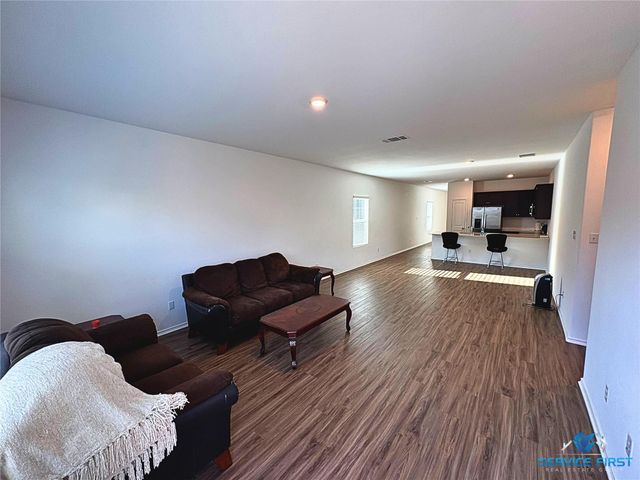 124 Rooster WAY, Jarrell, TX 76537