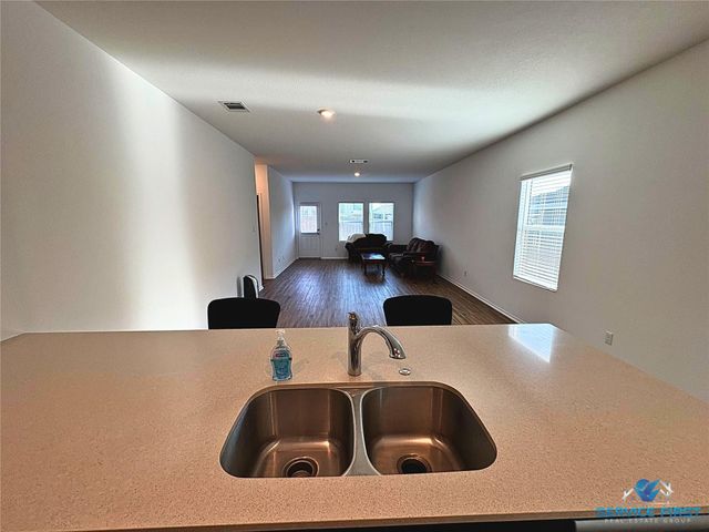 124 Rooster WAY, Jarrell, TX 76537