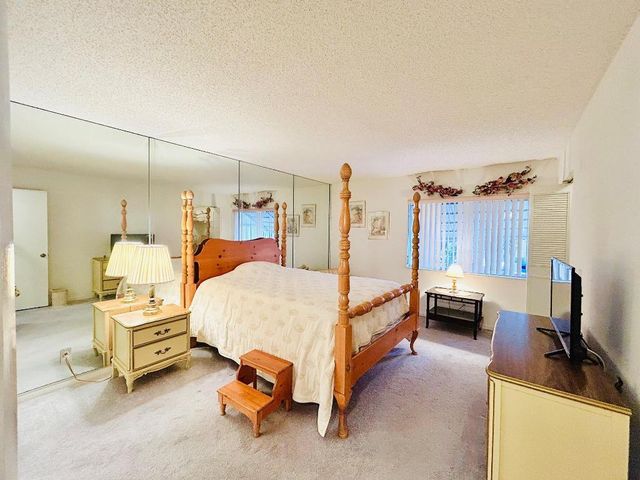 224 Pine Hov Circle D-2, Greenacres, FL 33463