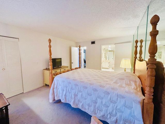 224 Pine Hov Circle D-2, Greenacres, FL 33463