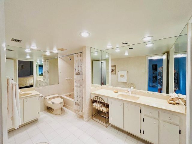 224 Pine Hov Circle D-2, Greenacres, FL 33463