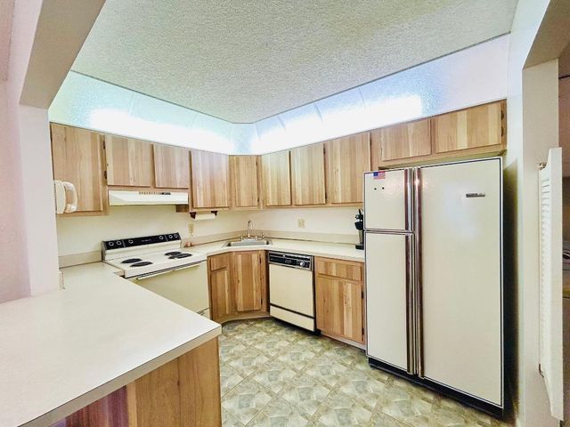 224 Pine Hov Circle D-2, Greenacres, FL 33463