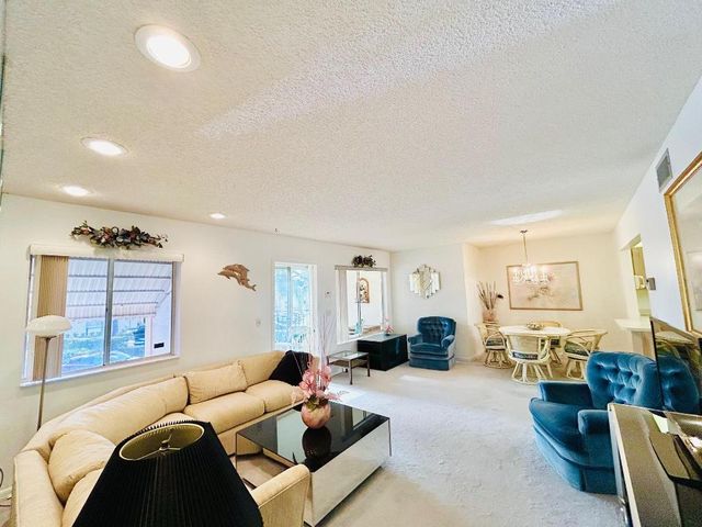 224 Pine Hov Circle D-2, Greenacres, FL 33463