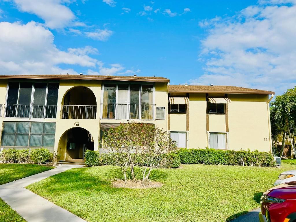 224 Pine Hov Circle D-2, Greenacres, FL 33463