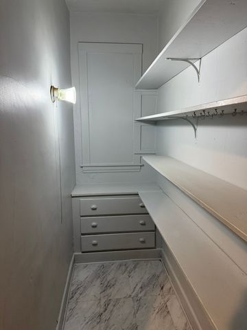 4042 W Cermak Road 1, Chicago, IL 60623