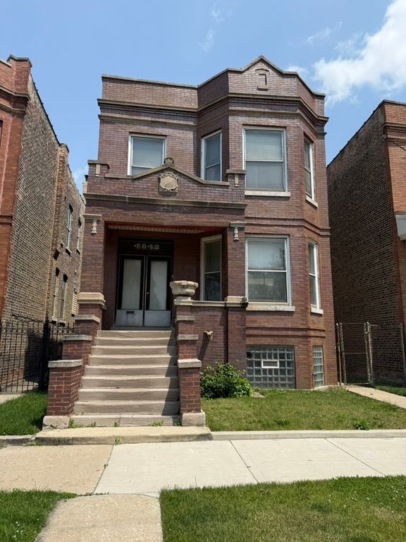 4042 W Cermak Road 1, Chicago, IL 60623