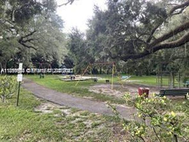 9431 Live Oak Place 203, Davie, FL 33324