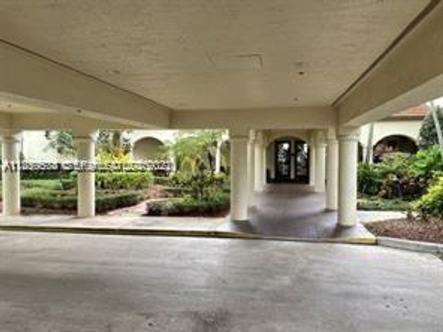 9431 Live Oak Place 203, Davie, FL 33324