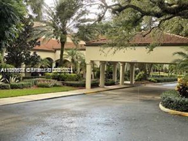 9431 Live Oak Place 203, Davie, FL 33324