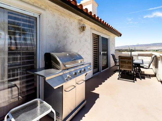 514 Desert Falls N, Palm Desert, CA 92211