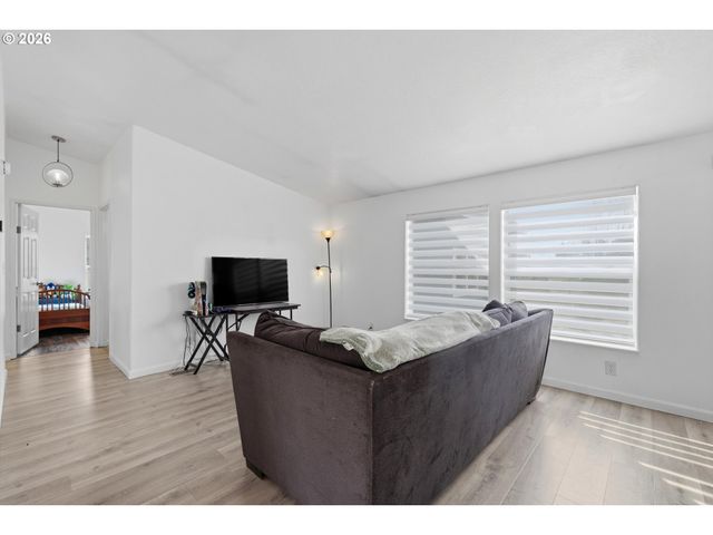 408 Ne FAULCONER St, Sheridan, OR 97378