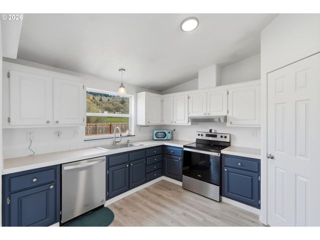 408 Ne FAULCONER St, Sheridan, OR 97378