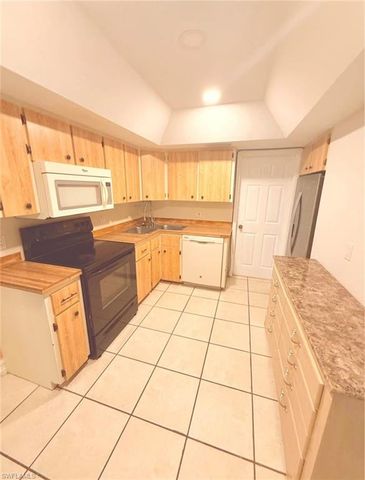 250 10th ST NE, Naples, FL 34120