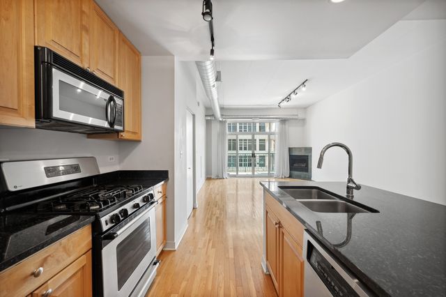 920 W Madison Street 6C, Chicago, IL 60607