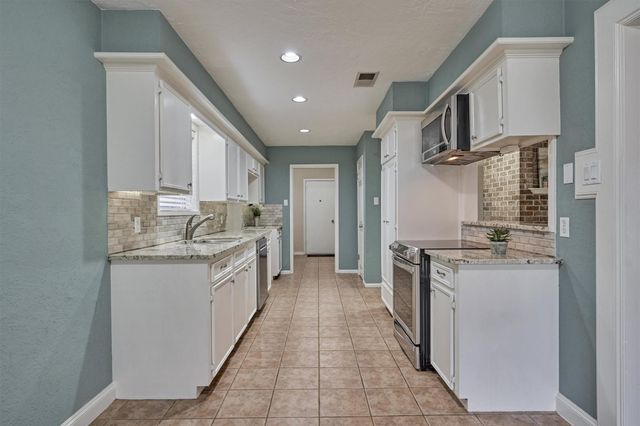 42 Devonshire Drive, Conroe, TX 77304