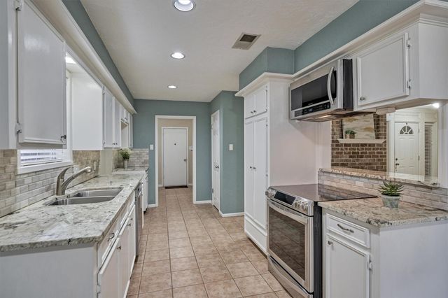 42 Devonshire Drive, Conroe, TX 77304