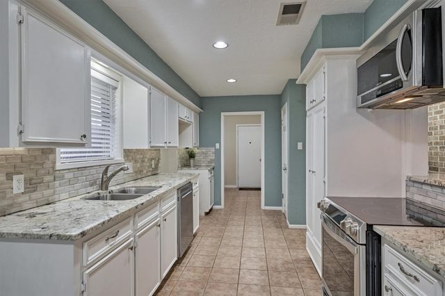 42 Devonshire Drive, Conroe, TX 77304