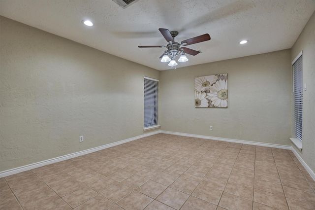 42 Devonshire Drive, Conroe, TX 77304
