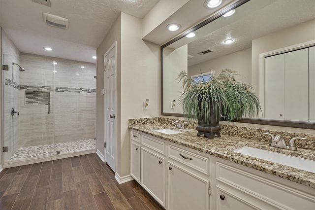 42 Devonshire Drive, Conroe, TX 77304