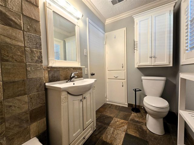 2527 Willowby Drive, Houston, TX 77008