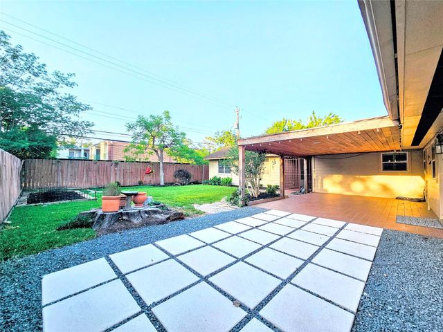 2527 Willowby Drive, Houston, TX 77008