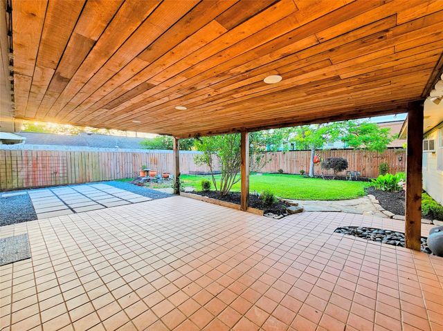 2527 Willowby Drive, Houston, TX 77008
