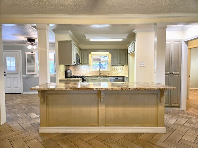 2527 Willowby Drive, Houston, TX 77008