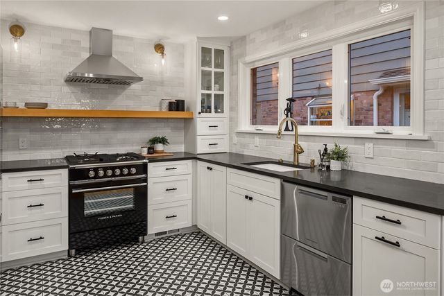 4706 48th Avenue NE, Seattle, WA 98105