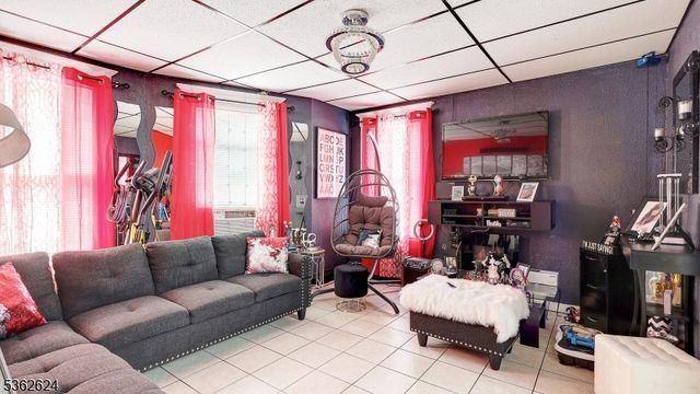 10 Lowden St, Elizabeth City, NJ 07208
