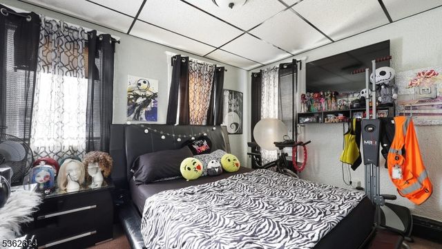 10 Lowden St, Elizabeth City, NJ 07208