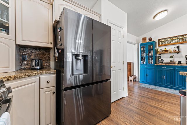 3892 E Eisenhower Dr, Meridian, ID 83642