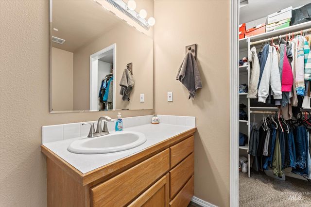 3892 E Eisenhower Dr, Meridian, ID 83642