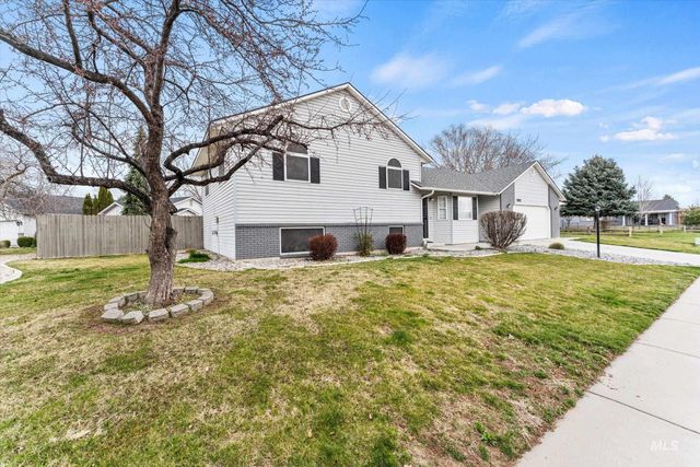 3892 E Eisenhower Dr, Meridian, ID 83642